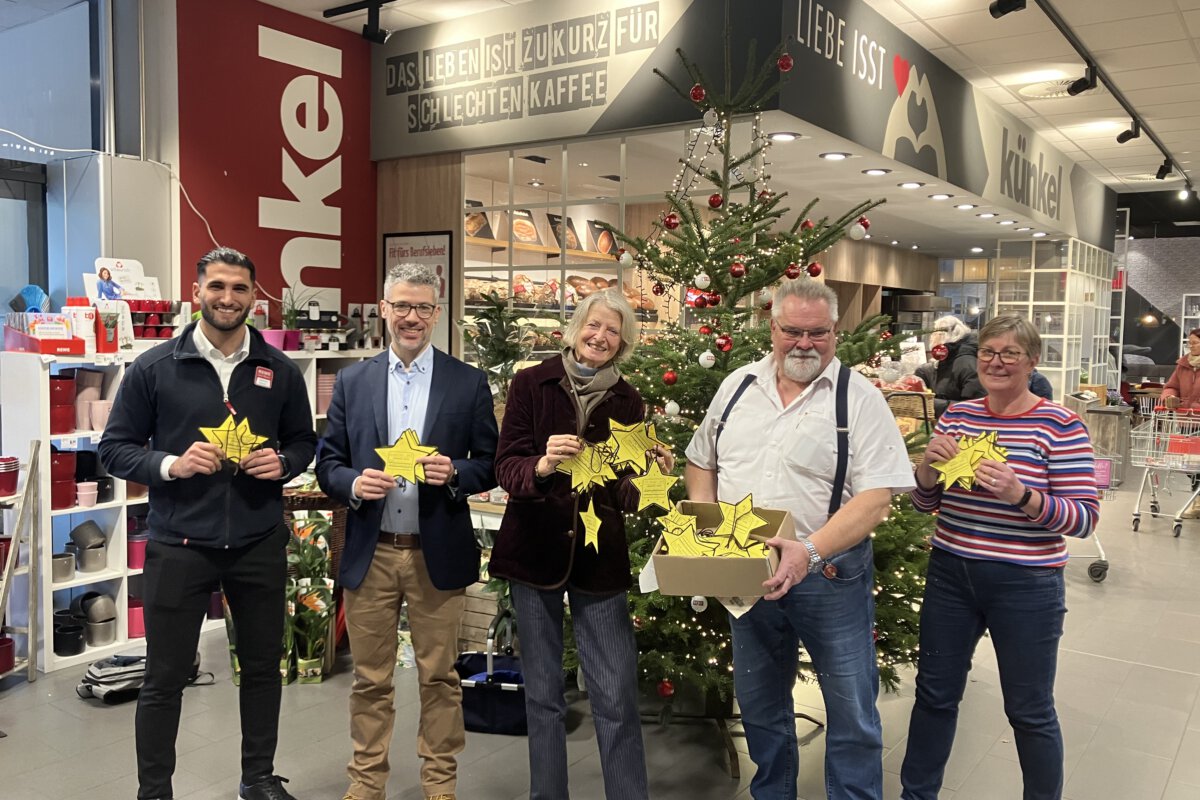 Leuchtende Sterne im Licher Rewe-Markt: Ein Dank an Uwe Schmidt